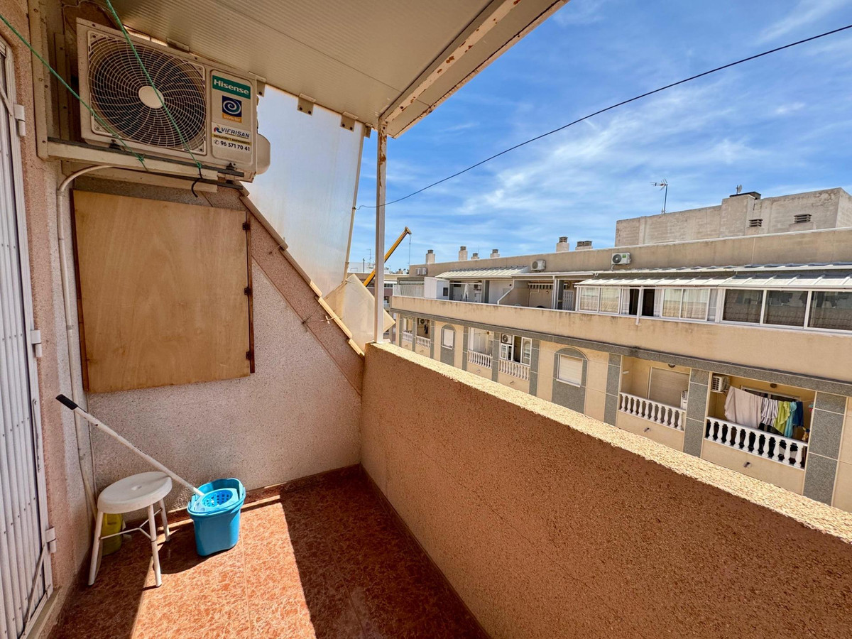 For sale - 2 Bedroom 1 Bathroom Apartment - Penthouse in Torrevieja - Torrevieja Centro  - Alicante