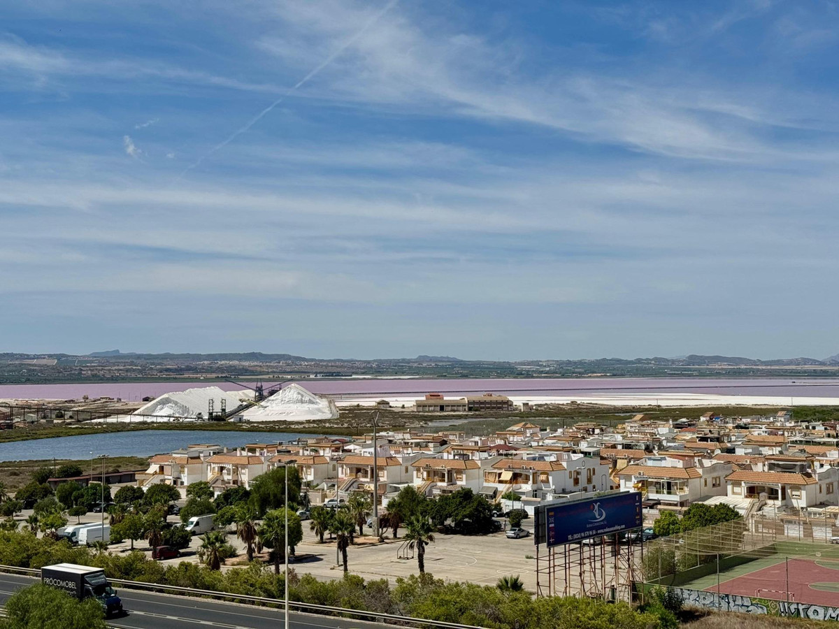 For sale - 2 Bedroom 1 Bathroom Apartment - Penthouse in Torrevieja - Torrevieja Centro  - Alicante