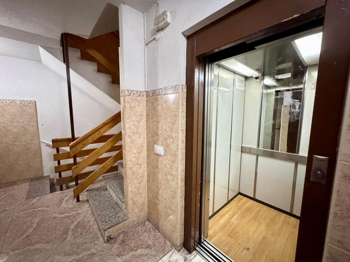 For sale - 2 Bedroom 1 Bathroom Apartment - Penthouse in Torrevieja - Torrevieja Centro  - Alicante