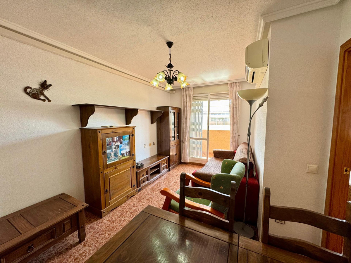 For sale - 2 Bedroom 1 Bathroom Apartment - Penthouse in Torrevieja - Torrevieja Centro  - Alicante