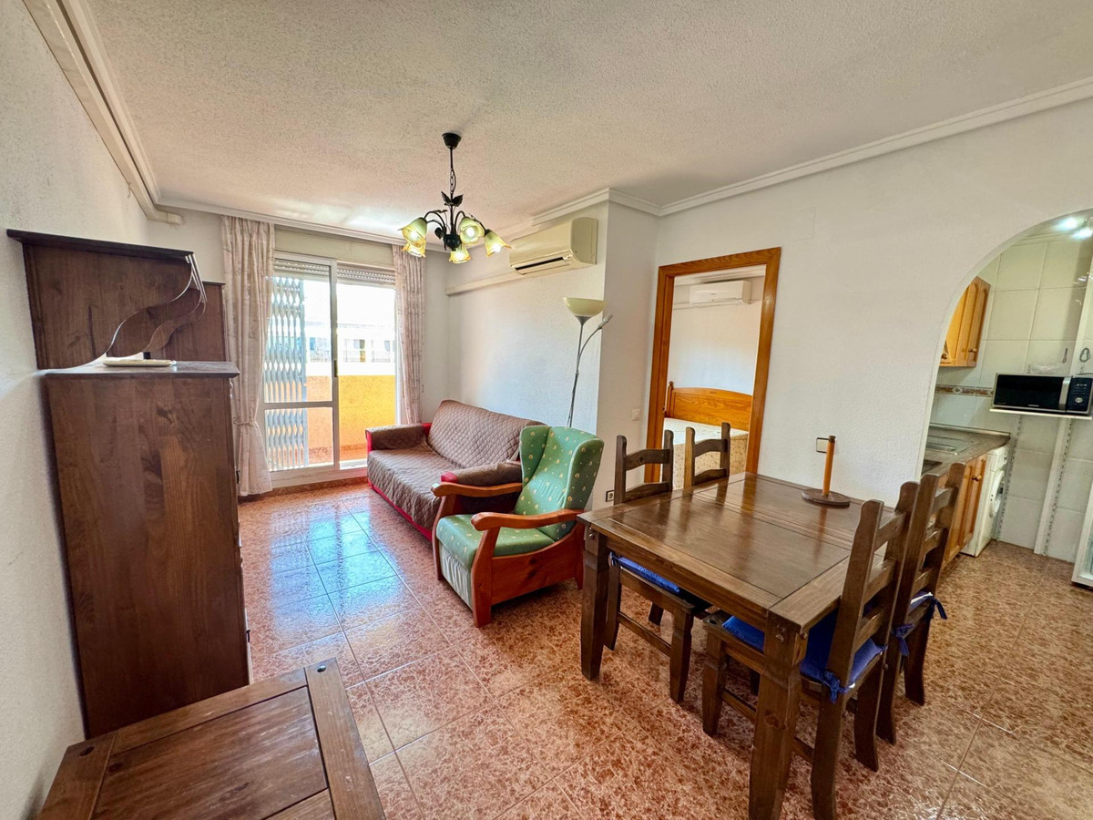 For sale - 2 Bedroom 1 Bathroom Apartment - Penthouse in Torrevieja - Torrevieja Centro  - Alicante