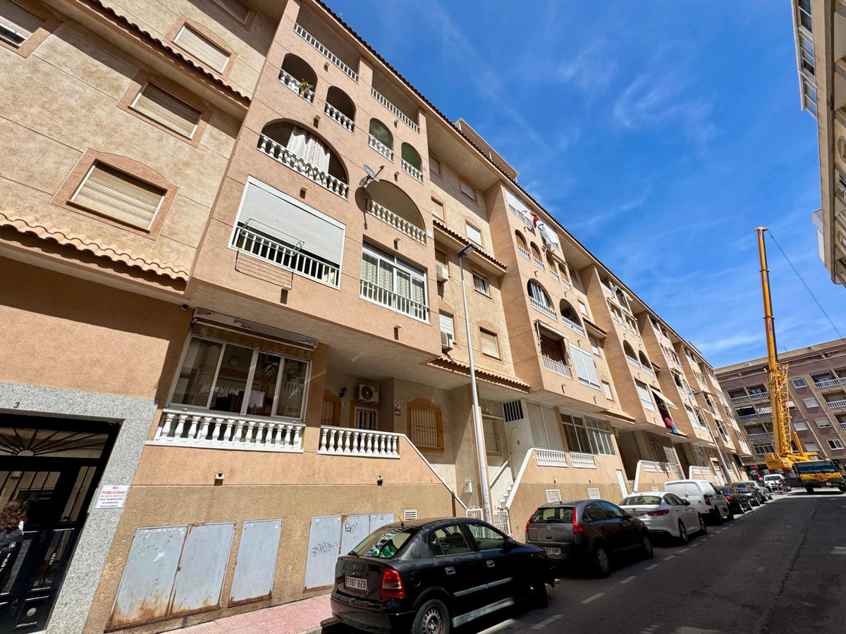For sale - 2 Bedroom 1 Bathroom Apartment - Penthouse in Torrevieja - Torrevieja Centro  - Alicante
