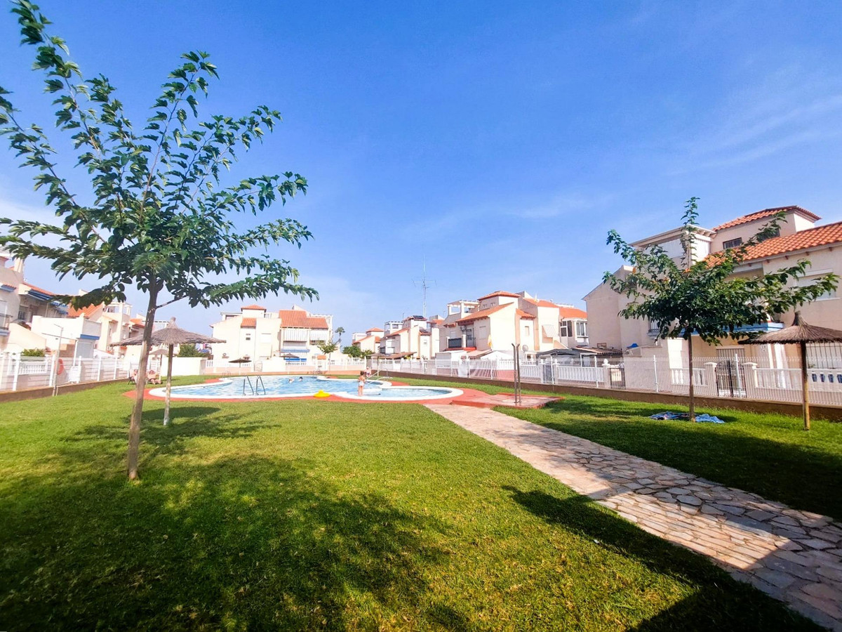 For sale - 2 Bedroom 1 Bathroom House - Penthouse in Playa Flamenca - Playa Flamenca  - Alicante