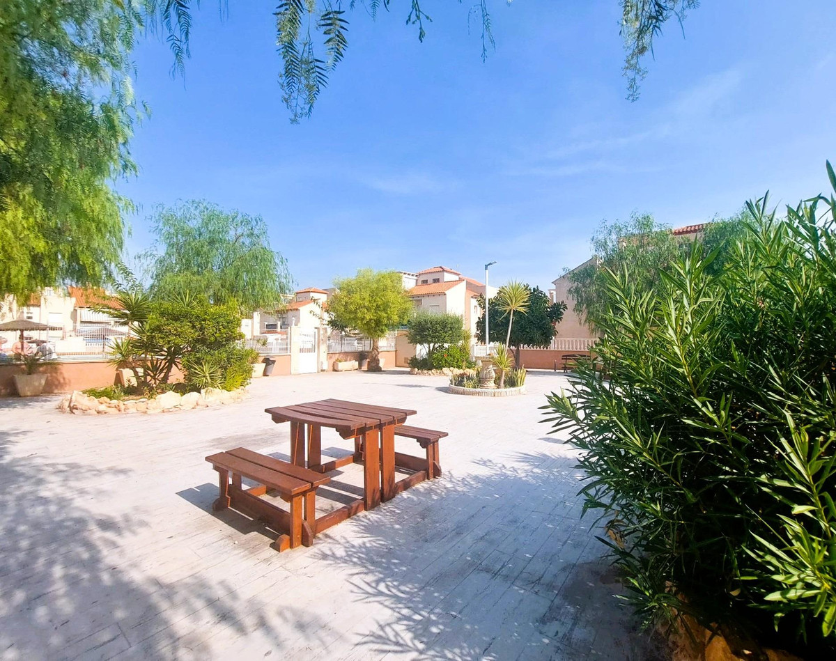 For sale - 2 Bedroom 1 Bathroom apartment in Playa Flamenca  - Playa Flamenca  - Alicante