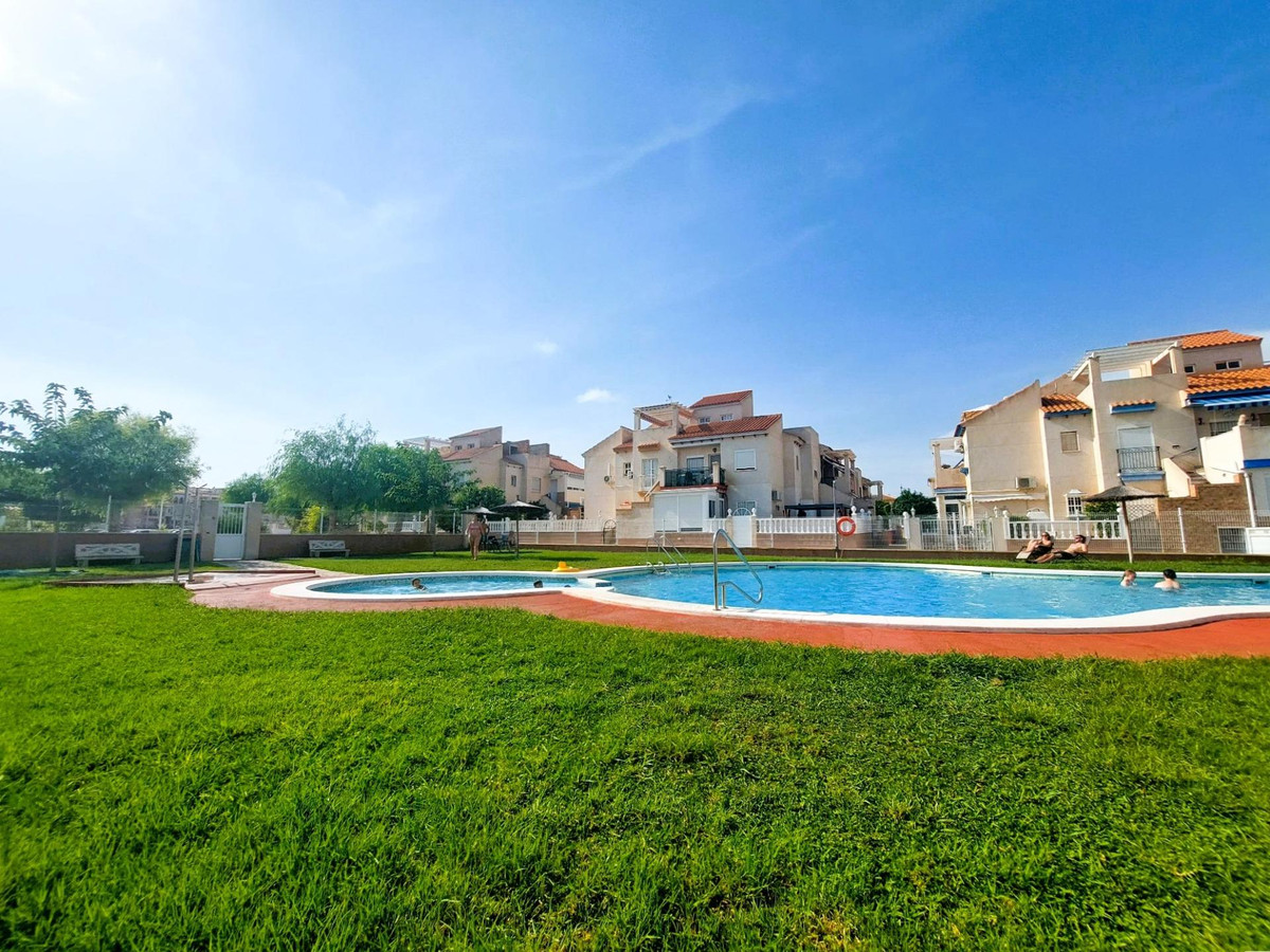 For sale - 2 Bedroom 1 Bathroom House - Penthouse in Playa Flamenca - Playa Flamenca  - Alicante