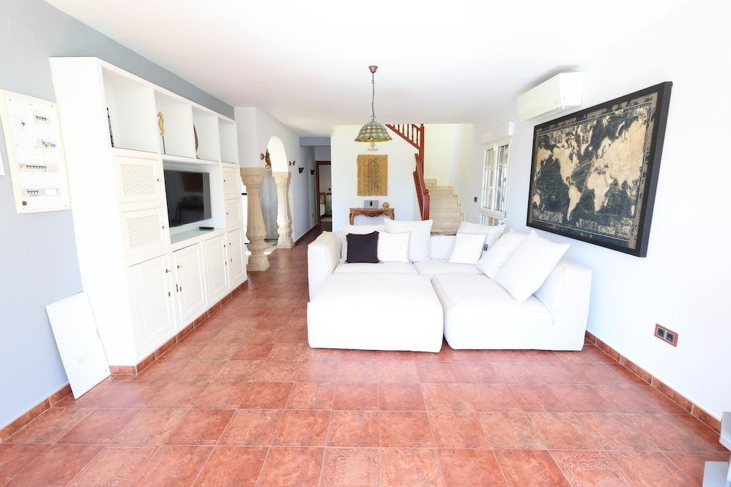For sale - 4 Bedroom 3 Bathroom House - Detached Villa in Orihuela - Villamartin  - Alicante