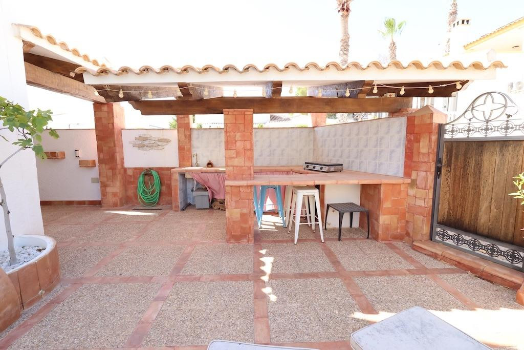 For sale - 4 Bedroom 3 Bathroom House - Detached Villa in Orihuela - Villamartin  - Alicante