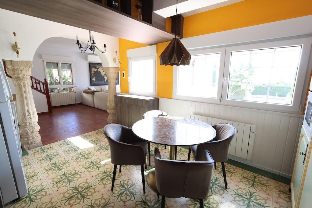 For sale - 4 Bedroom 3 Bathroom House - Detached Villa in Orihuela - Villamartin  - Alicante