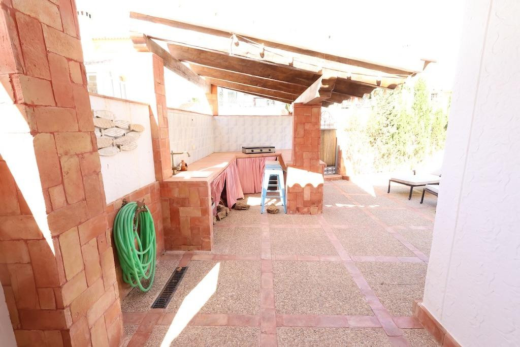 For sale - 4 Bedroom 3 Bathroom House - Detached Villa in Orihuela - Villamartin  - Alicante