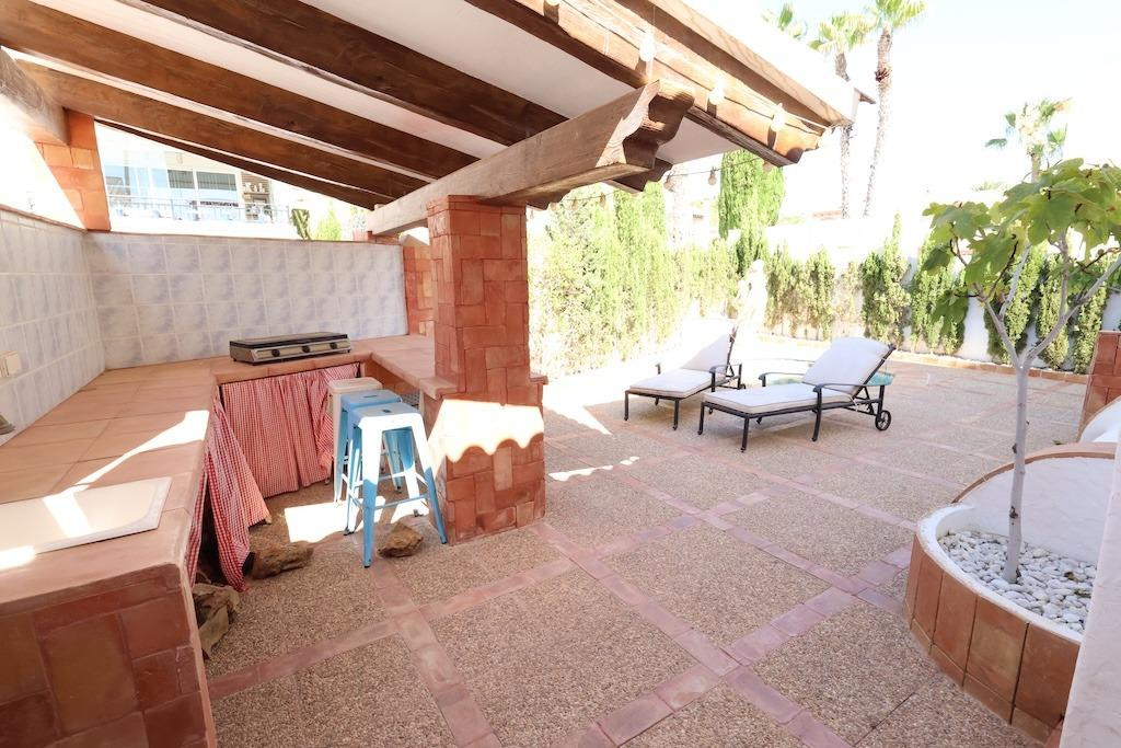 For sale - 4 Bedroom 3 Bathroom House - Detached Villa in Orihuela - Villamartin  - Alicante