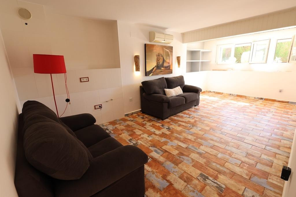 For sale - 4 Bedroom 3 Bathroom House - Detached Villa in Orihuela - Villamartin  - Alicante