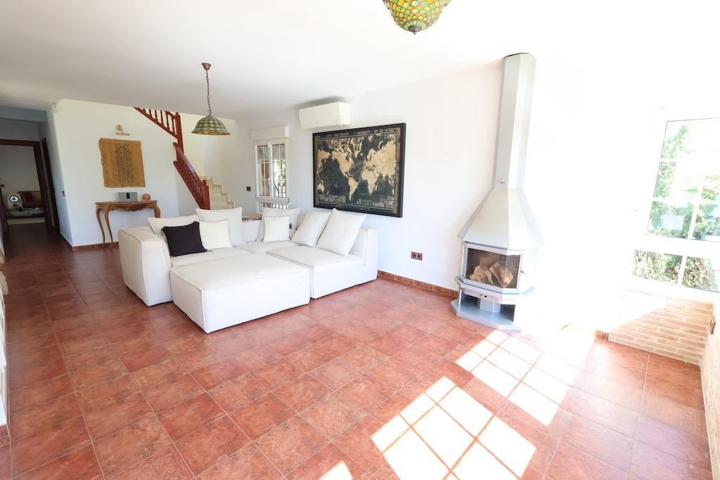 For sale - 4 Bedroom 3 Bathroom House - Detached Villa in Orihuela - Villamartin  - Alicante
