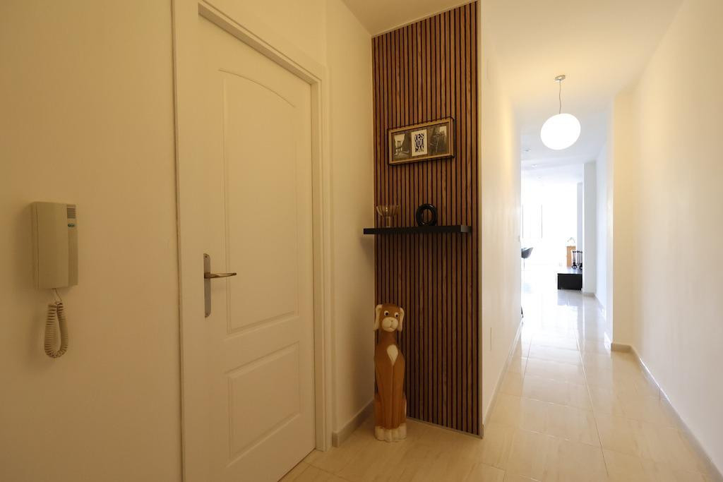 For sale - 3 Bedroom 2 Bathroom Apartment - Middle Floor Apartment in Torrevieja - Torrevieja Centro  - Alicante
