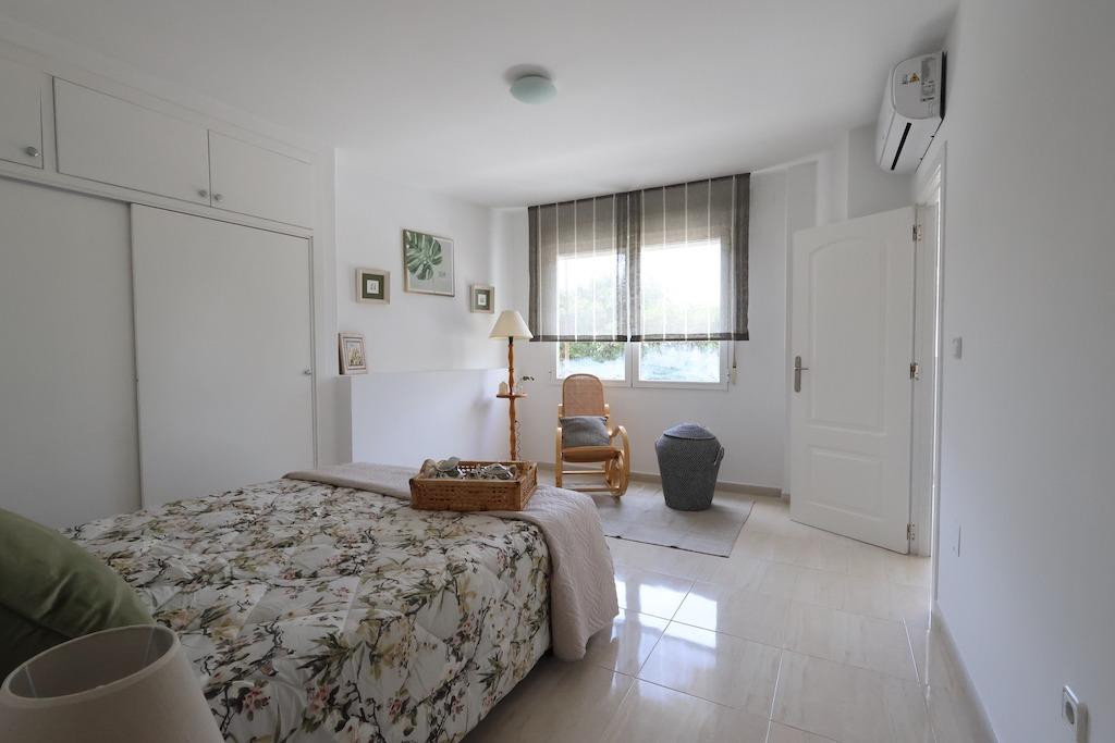 For sale - 3 Bedroom 2 Bathroom Apartment - Middle Floor Apartment in Torrevieja - Torrevieja Centro  - Alicante