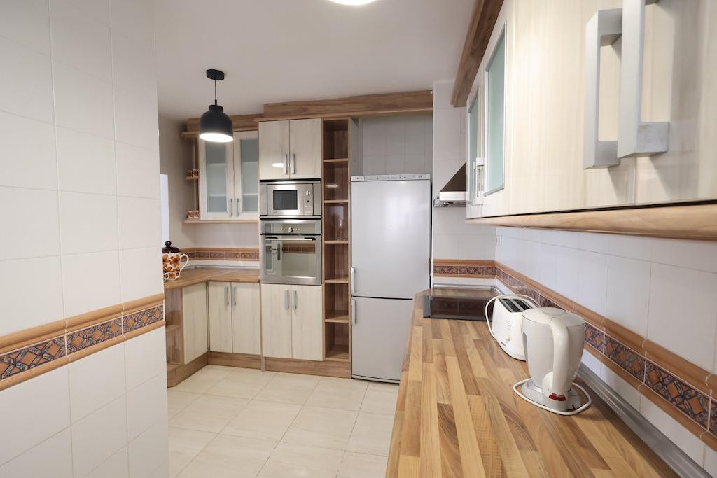 For sale - 3 Bedroom 2 Bathroom Apartment - Middle Floor Apartment in Torrevieja - Torrevieja Centro  - Alicante