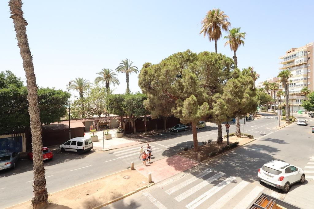 For sale - 3 Bedroom 2 Bathroom Apartment - Middle Floor Apartment in Torrevieja - Torrevieja Centro  - Alicante
