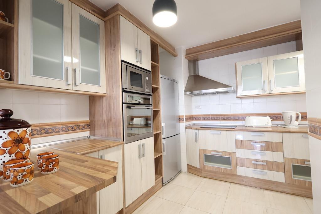 For sale - 3 Bedroom 2 Bathroom Apartment - Middle Floor Apartment in Torrevieja - Torrevieja Centro  - Alicante