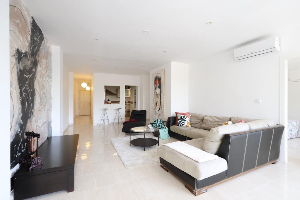 For sale - 3 Bedroom 2 Bathroom Apartment - Middle Floor Apartment in Torrevieja - Torrevieja Centro  - Alicante