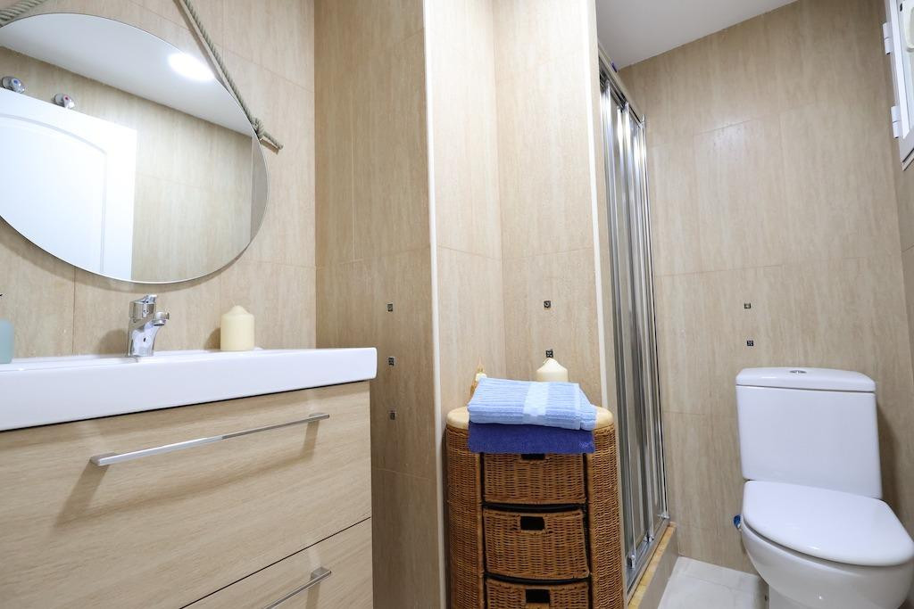 For sale - 3 Bedroom 2 Bathroom Apartment - Middle Floor Apartment in Torrevieja - Torrevieja Centro  - Alicante