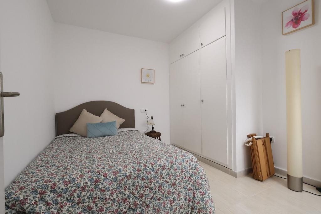 For sale - 3 Bedroom 2 Bathroom Apartment - Middle Floor Apartment in Torrevieja - Torrevieja Centro  - Alicante