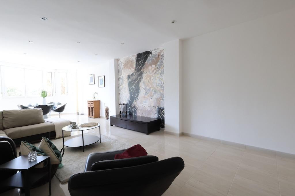 For sale - 3 Bedroom 2 Bathroom Apartment - Middle Floor Apartment in Torrevieja - Torrevieja Centro  - Alicante