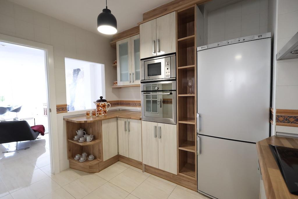 For sale - 3 Bedroom 2 Bathroom Apartment - Middle Floor Apartment in Torrevieja - Torrevieja Centro  - Alicante