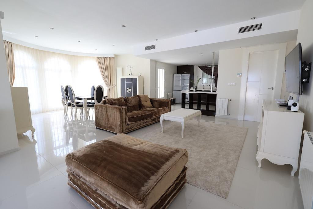 For sale - 5 Bedroom 4 Bathroom House - Detached Villa in Rojales - Ciudad Quesada  - Alicante