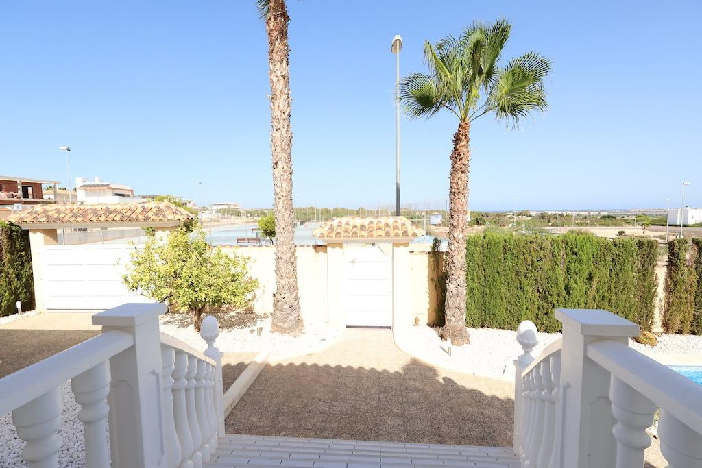 For sale - 5 Bedroom 4 Bathroom House - Detached Villa in Rojales - Ciudad Quesada  - Alicante