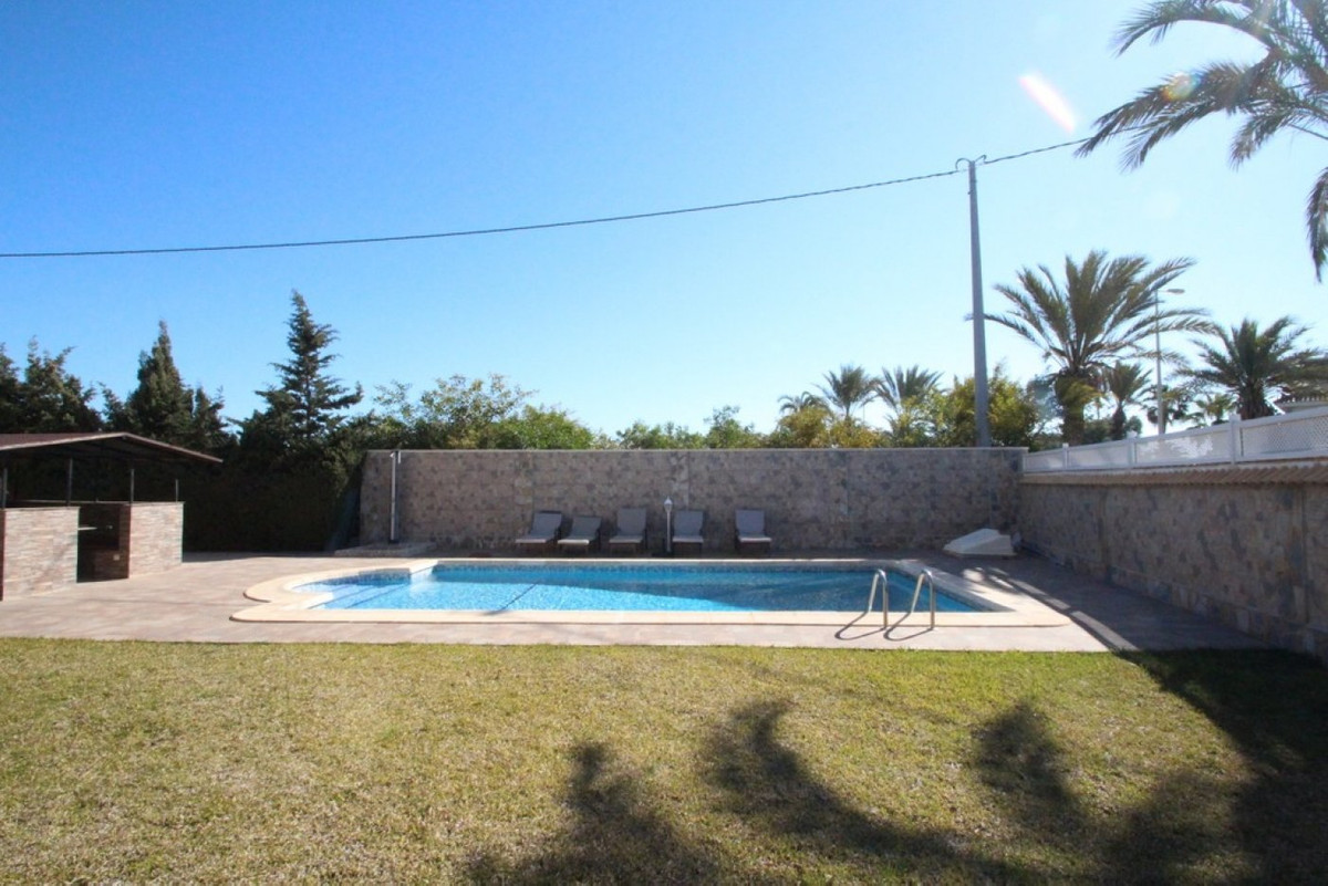 For sale - 5 Bedroom 5 Bathroom House - Detached Villa in Orihuela - Cabo Roig  - Alicante