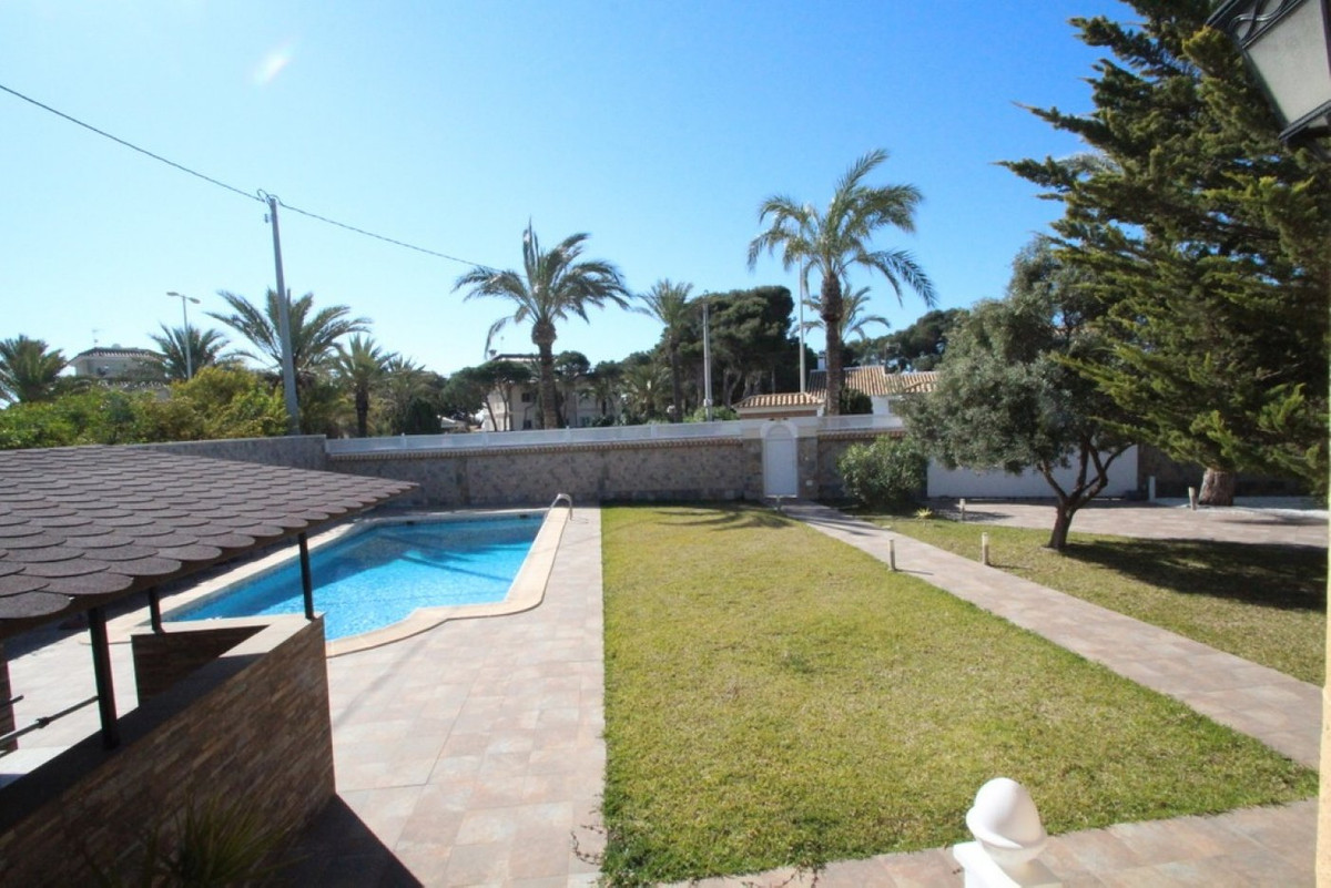 For sale - 5 Bedroom 5 Bathroom House - Detached Villa in Orihuela - Cabo Roig  - Alicante