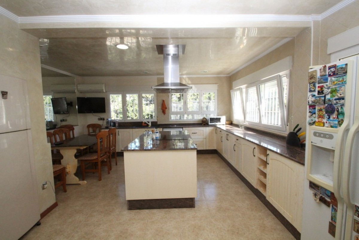 For sale - 5 Bedroom 5 Bathroom House - Detached Villa in Orihuela - Cabo Roig  - Alicante