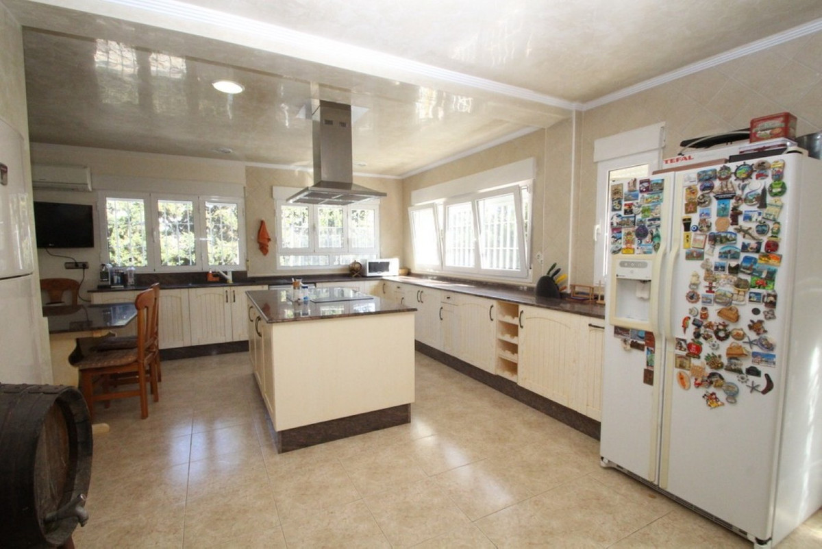 For sale - 5 Bedroom 5 Bathroom House - Detached Villa in Orihuela - Cabo Roig  - Alicante