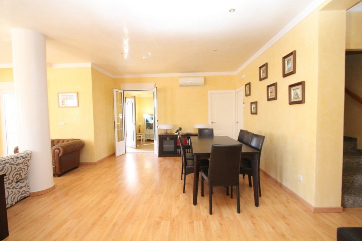 For sale - 5 Bedroom 5 Bathroom House - Detached Villa in Orihuela - Cabo Roig  - Alicante