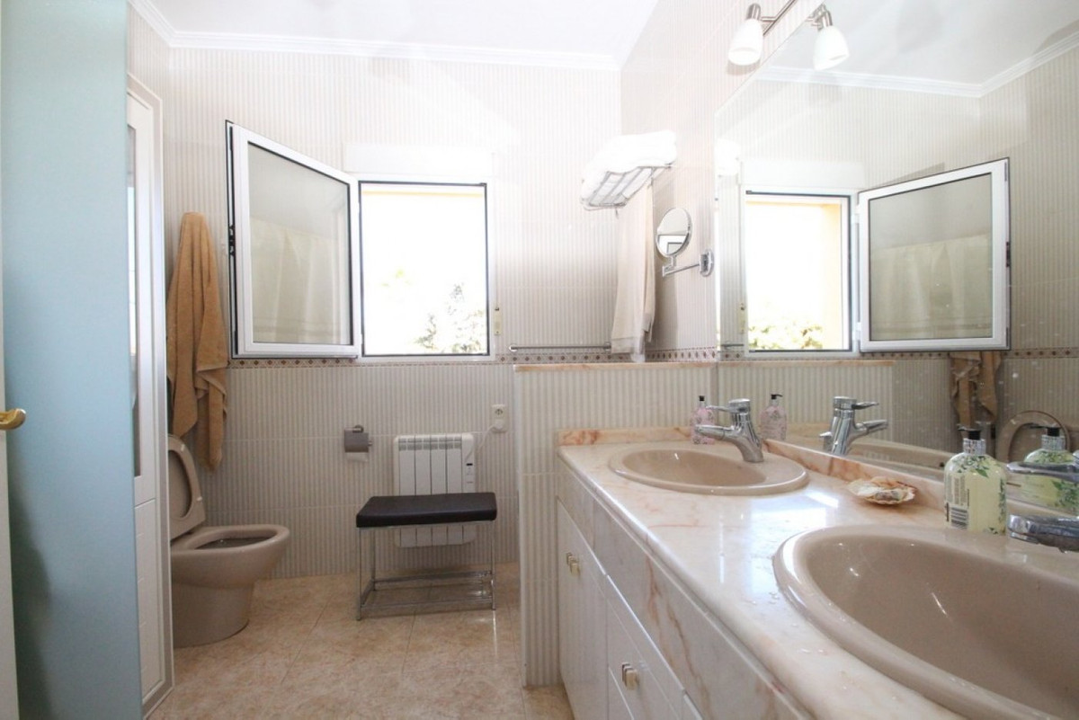 For sale - 5 Bedroom 5 Bathroom House - Detached Villa in Orihuela - Cabo Roig  - Alicante