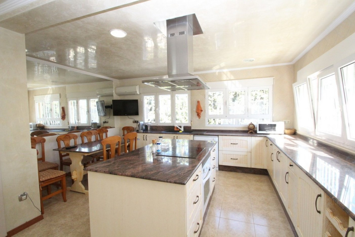 For sale - 5 Bedroom 5 Bathroom House - Detached Villa in Orihuela - Cabo Roig  - Alicante