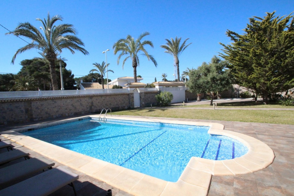 For sale - 5 Bedroom 5 Bathroom House - Detached Villa in Orihuela - Cabo Roig  - Alicante