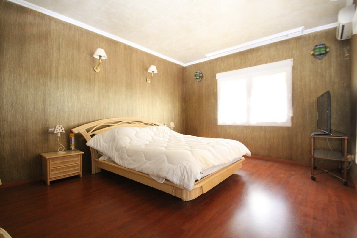 For sale - 5 Bedroom 5 Bathroom House - Detached Villa in Orihuela - Cabo Roig  - Alicante