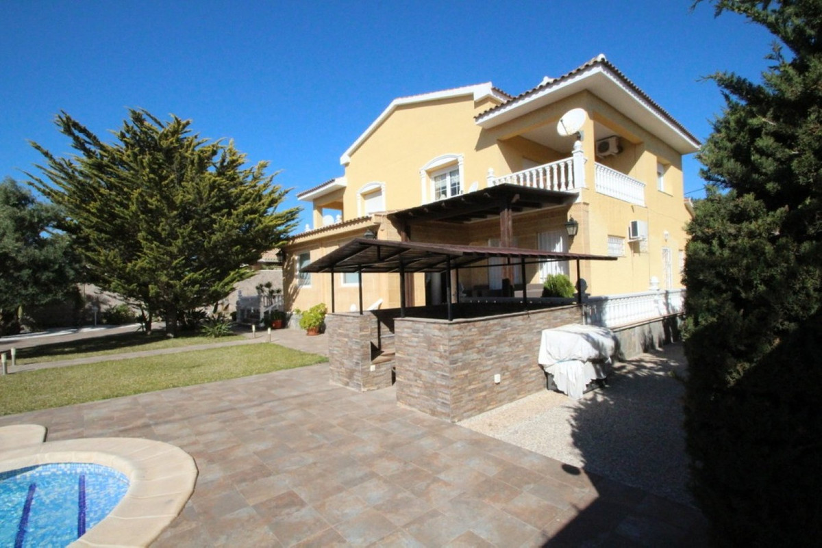 For sale - 5 Bedroom 5 Bathroom House - Detached Villa in Orihuela - Cabo Roig  - Alicante