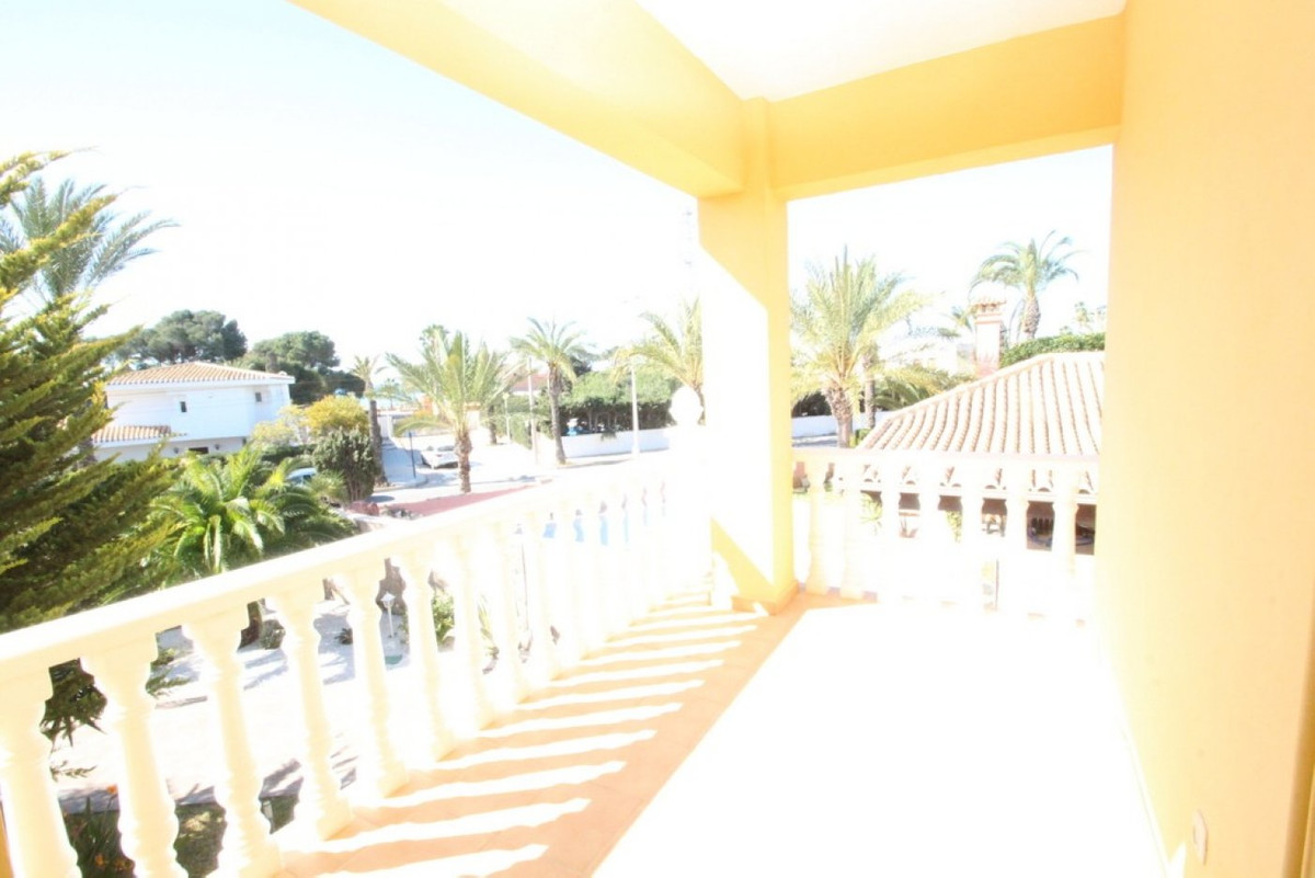For sale - 5 Bedroom 5 Bathroom House - Detached Villa in Orihuela - Cabo Roig  - Alicante