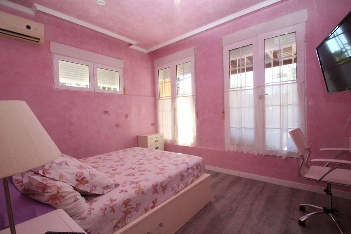 For sale - 5 Bedroom 5 Bathroom House - Detached Villa in Orihuela - Cabo Roig  - Alicante