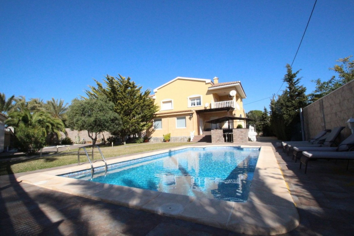For sale - 5 Bedroom 5 Bathroom House - Detached Villa in Orihuela - Cabo Roig  - Alicante