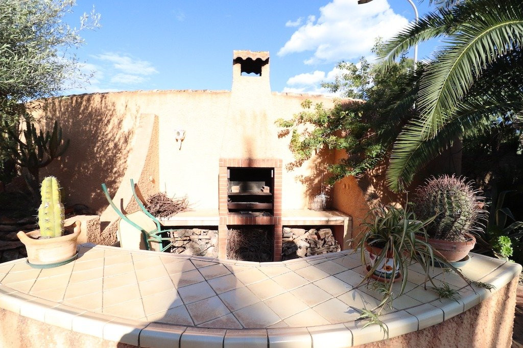 For sale - 5 Bedroom 3 Bathroom House - Detached Villa in Torrevieja - El Chaparral  - Alicante