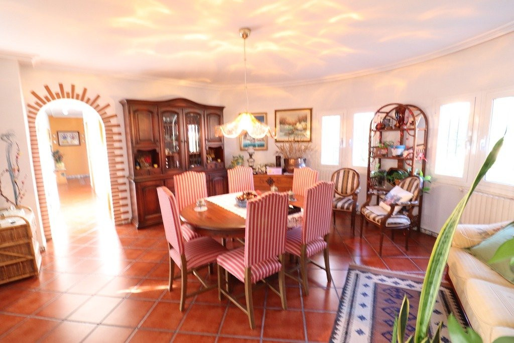 For sale - 5 Bedroom 3 Bathroom House - Detached Villa in Torrevieja - El Chaparral  - Alicante