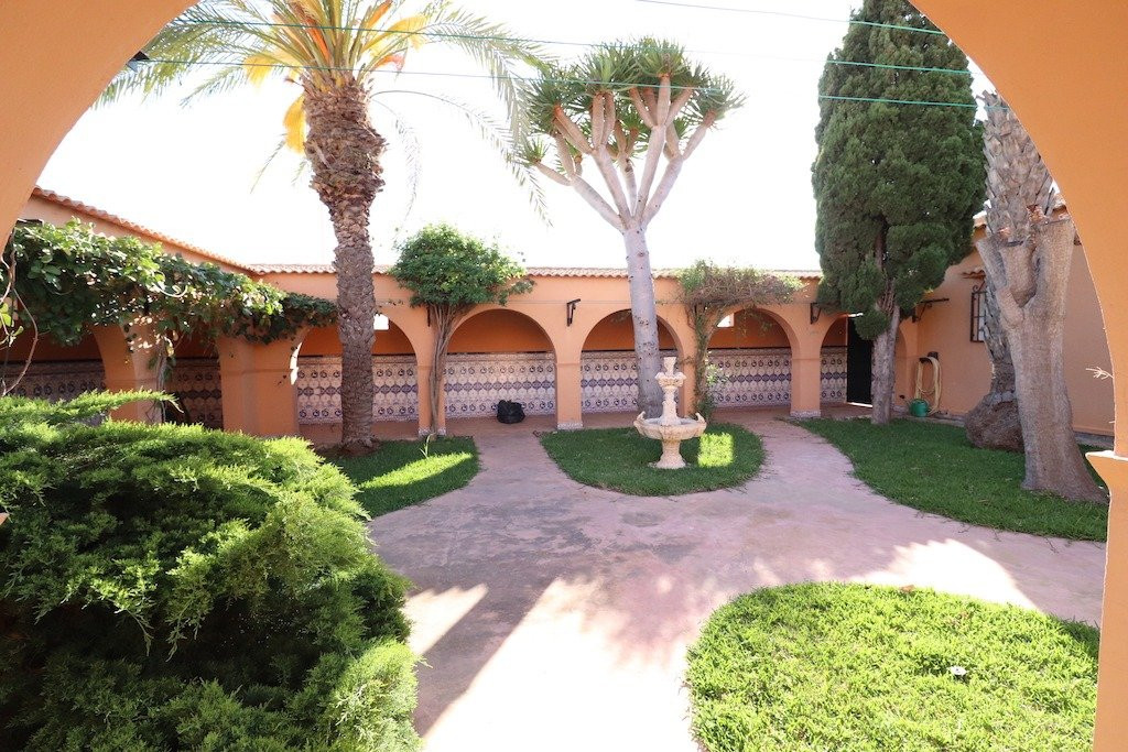For sale - 5 Bedroom 3 Bathroom House - Detached Villa in Torrevieja - El Chaparral  - Alicante