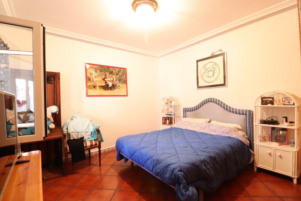 For sale - 5 Bedroom 3 Bathroom House - Detached Villa in Torrevieja - El Chaparral  - Alicante