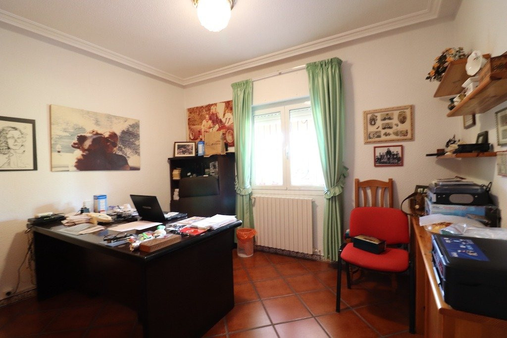 For sale - 5 Bedroom 3 Bathroom House - Detached Villa in Torrevieja - El Chaparral  - Alicante