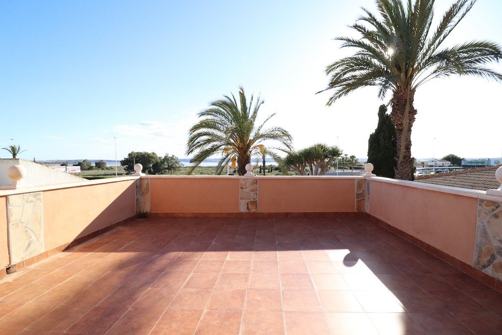 For sale - 5 Bedroom 3 Bathroom House - Detached Villa in Torrevieja - El Chaparral  - Alicante