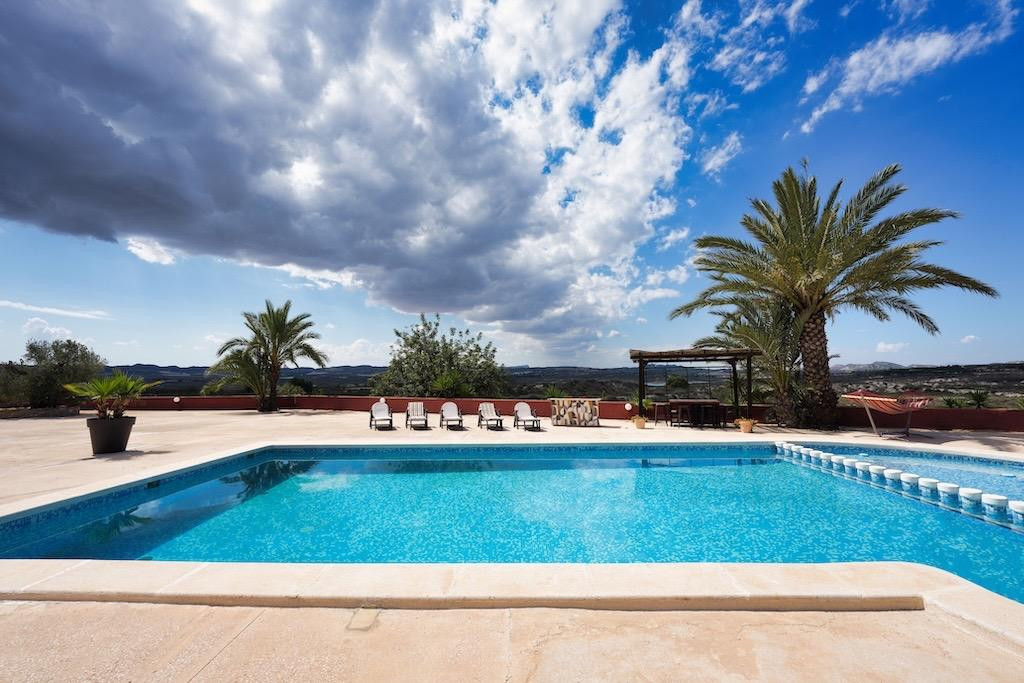 For sale - 4 Bedroom 3 Bathroom House - Finca - Cortijo in Orihuela - Torremendo  - Alicante