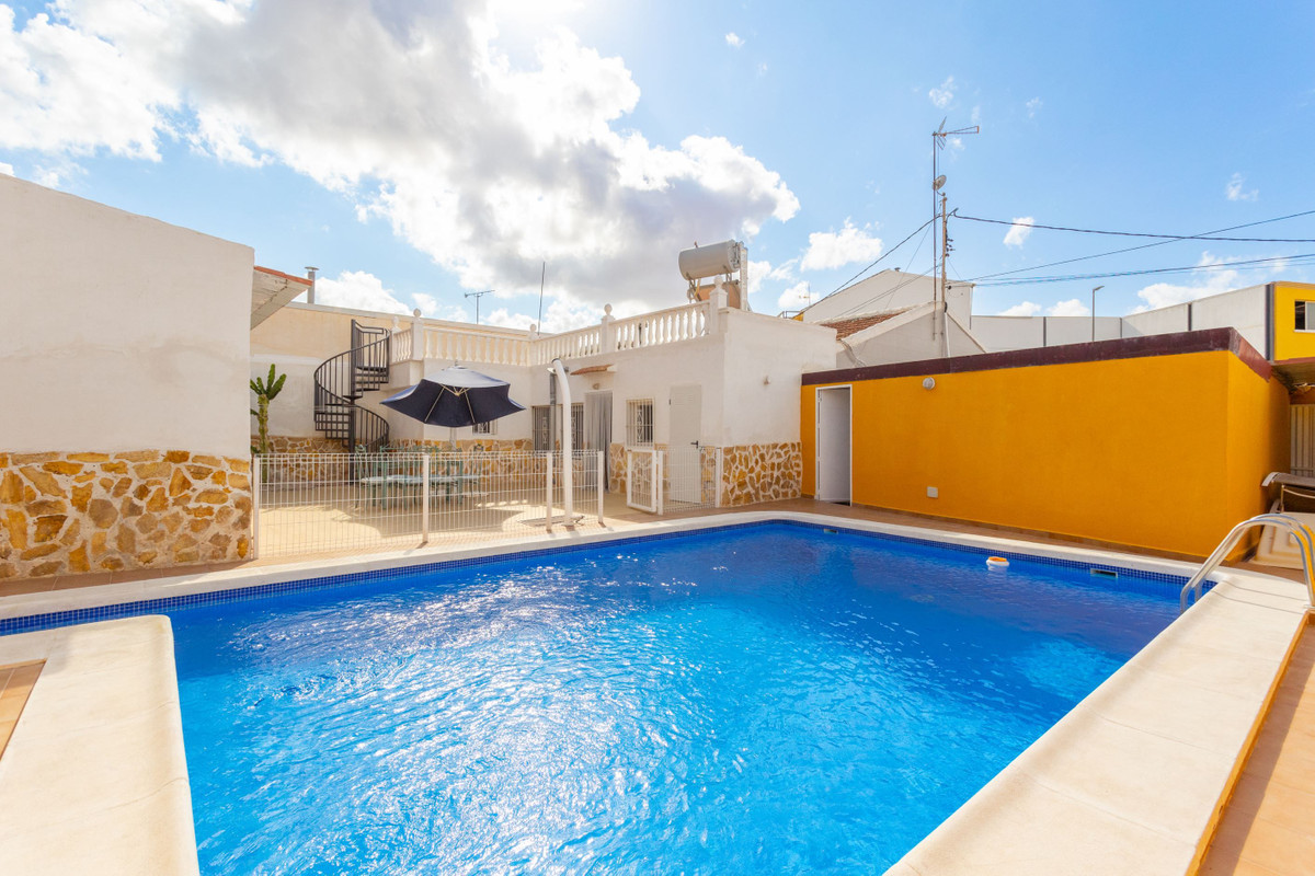 For sale - 4 Bedroom 3 Bathroom House - Townhouse in Los Montesinos - Los Montesinos Centro  - Alicante
