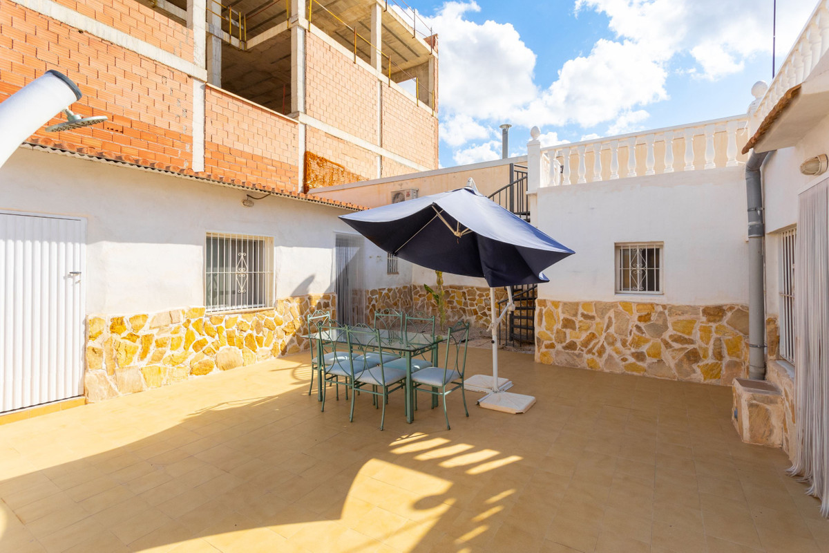For sale - 4 Bedroom 3 Bathroom House - Townhouse in Los Montesinos - Los Montesinos Centro  - Alicante